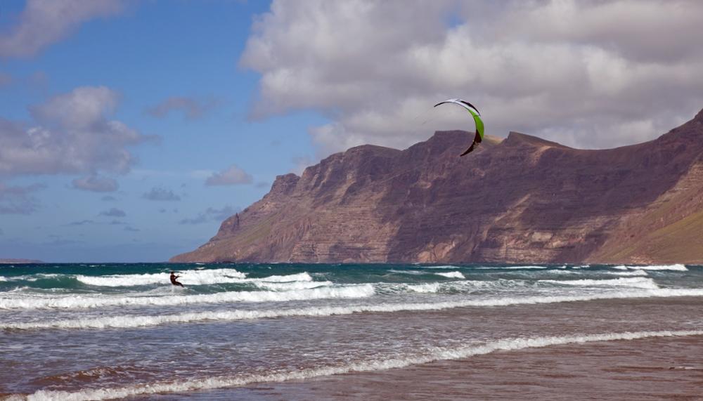 Les meilleures spots de kitesurf aux Canaries